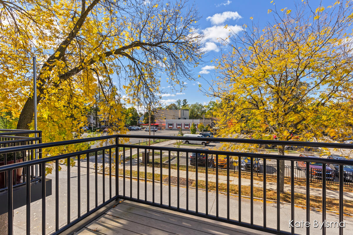 600 7th Street NW #205