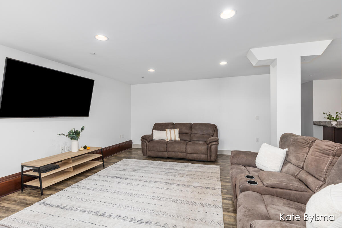 600 7th Street NW #205