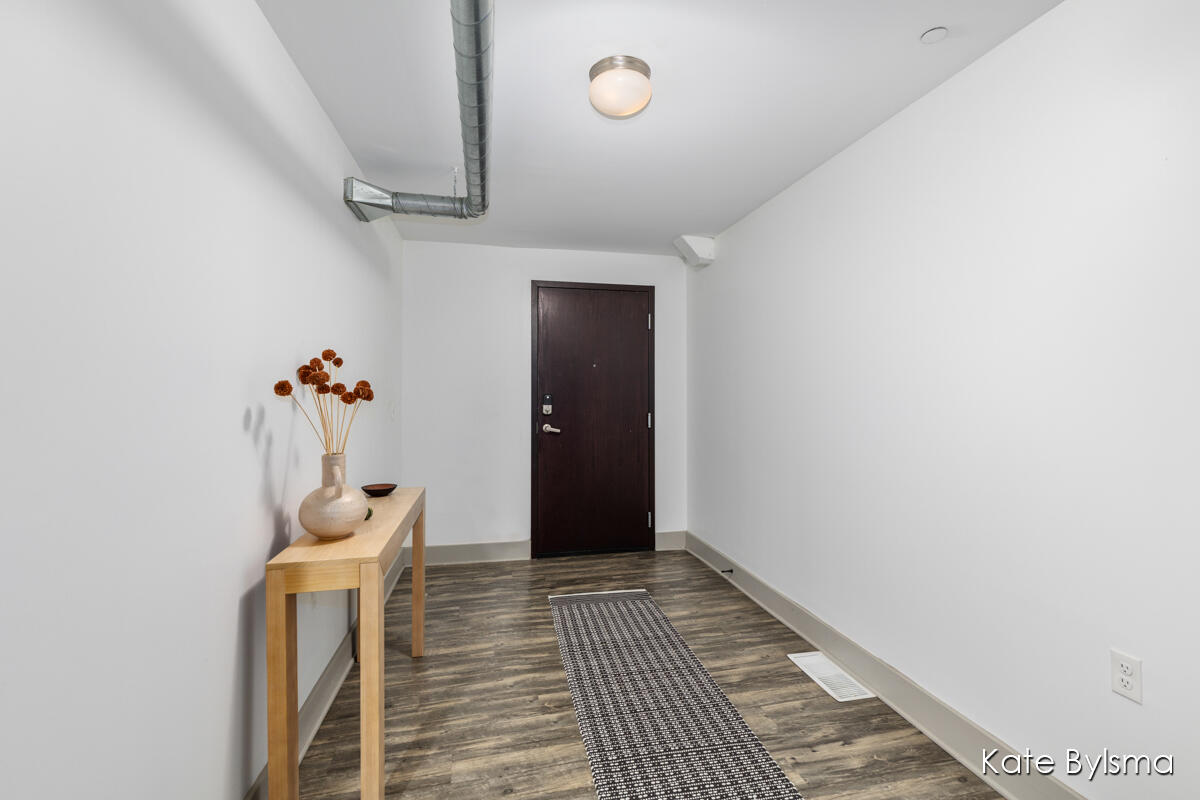 600 7th Street NW #205