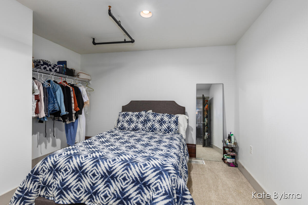 600 7th Street NW #205