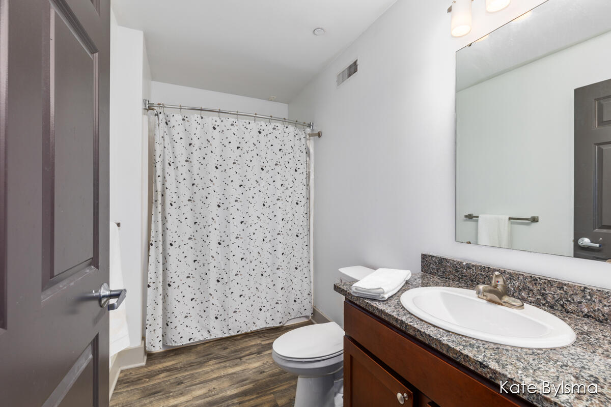 600 7th Street NW #205