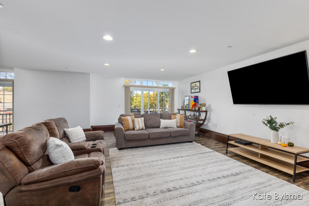600 7th Street NW #205