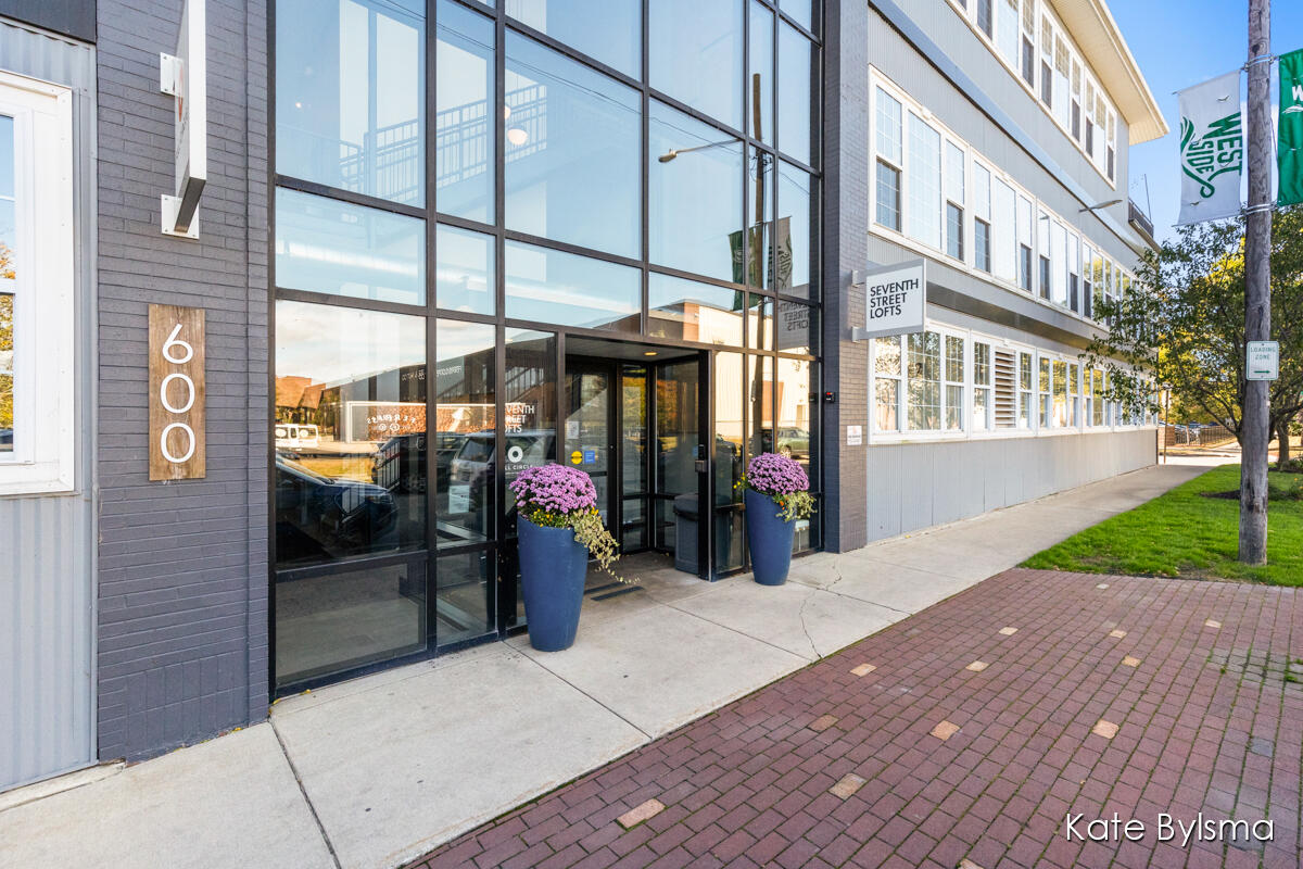 600 7th Street NW #205