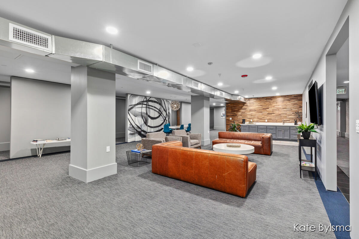 600 7th Street NW #205