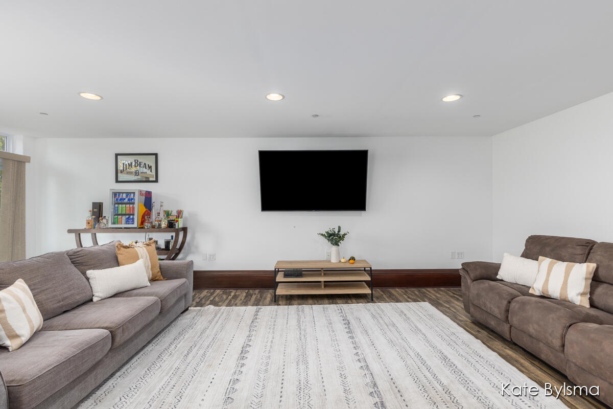 600 7th Street NW #205