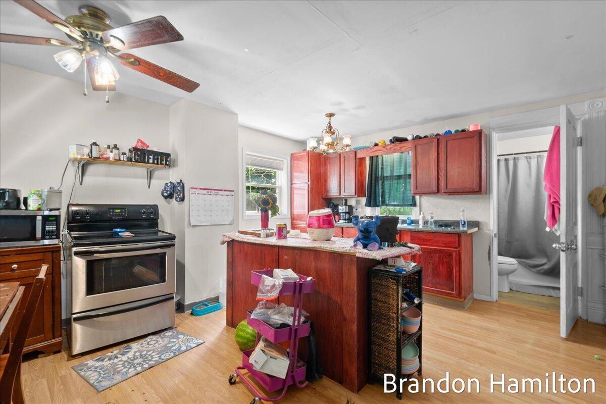 813 E Fairplains Street