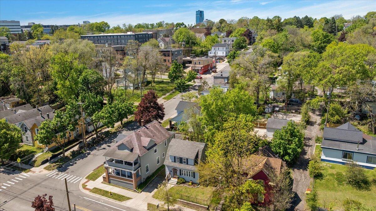 705 Lafayette Avenue NE