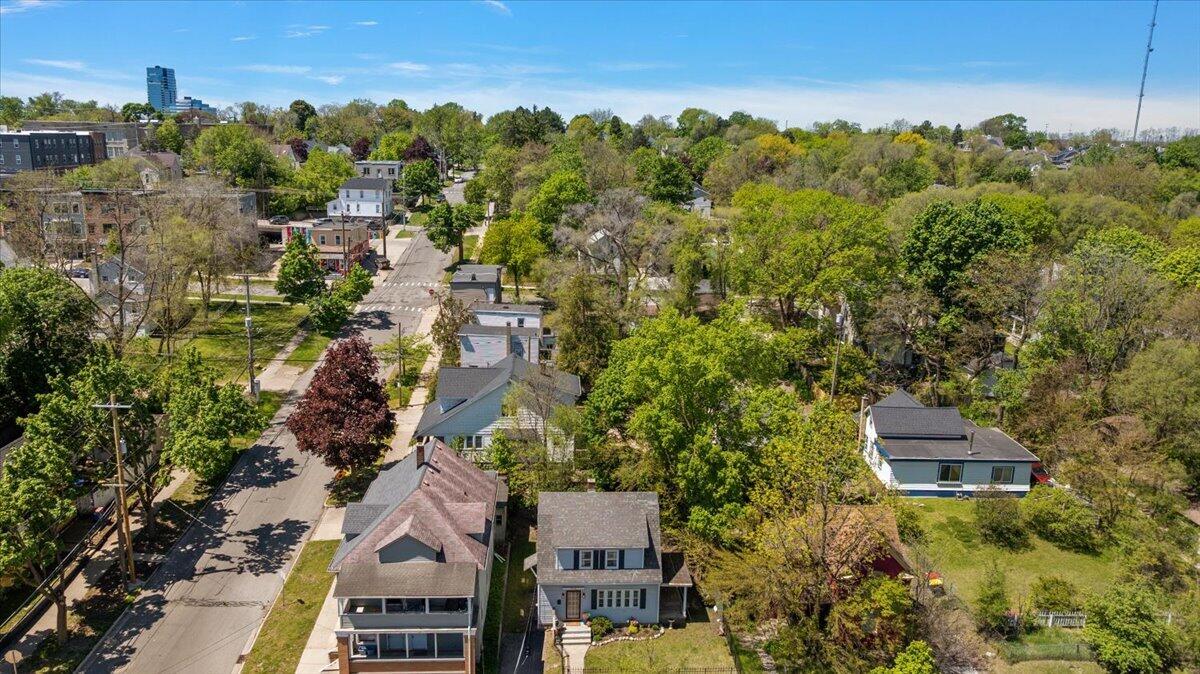 705 Lafayette Avenue NE