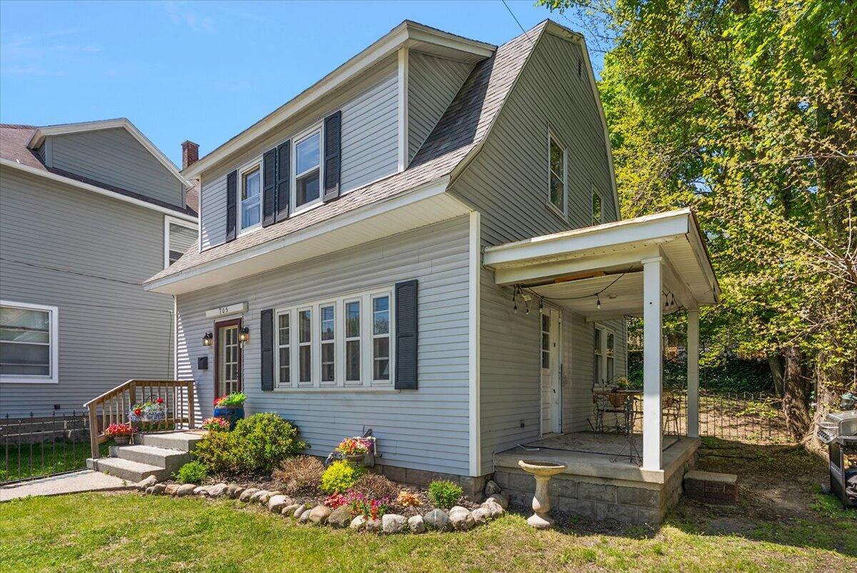 705 Lafayette Avenue NE