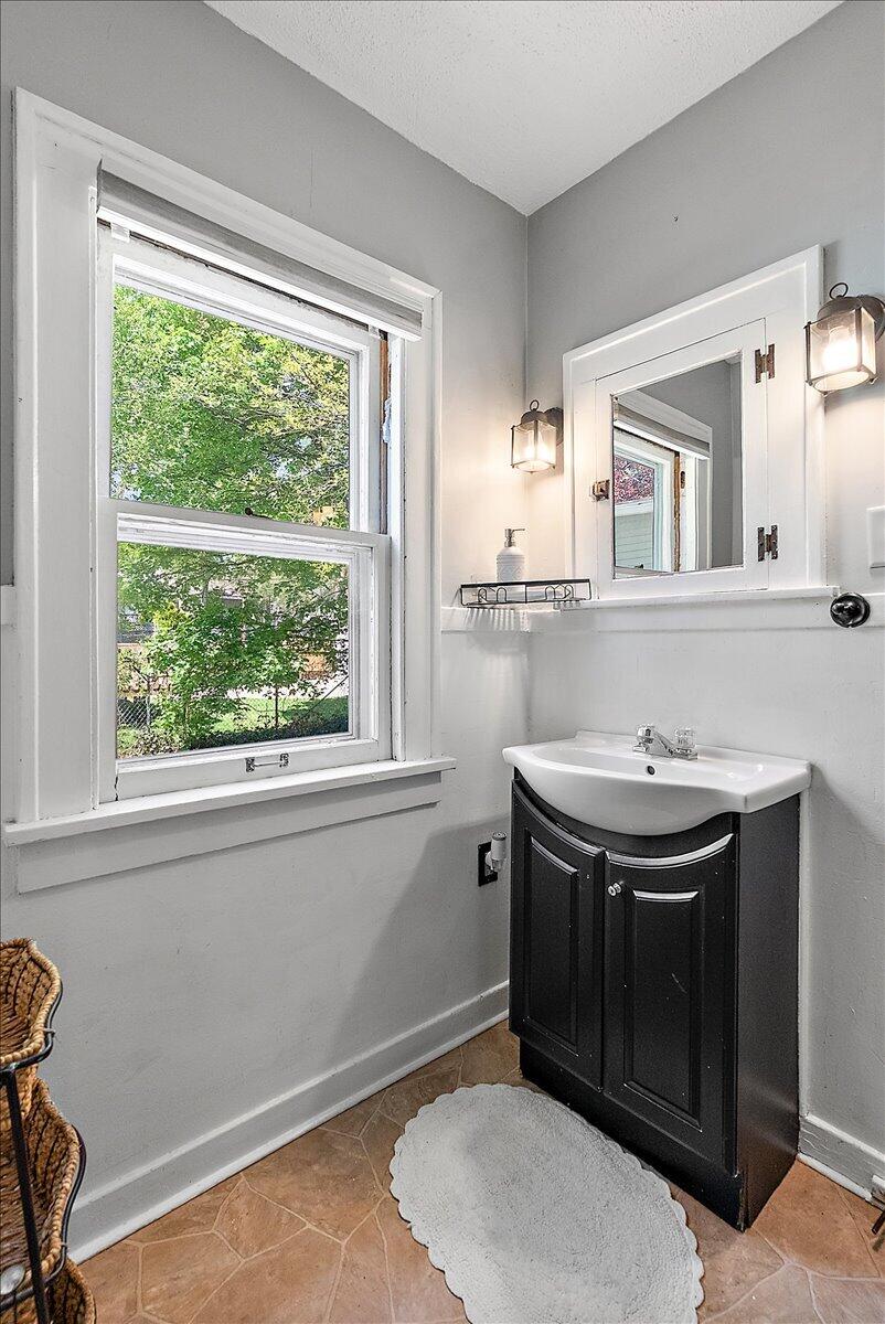705 Lafayette Avenue NE