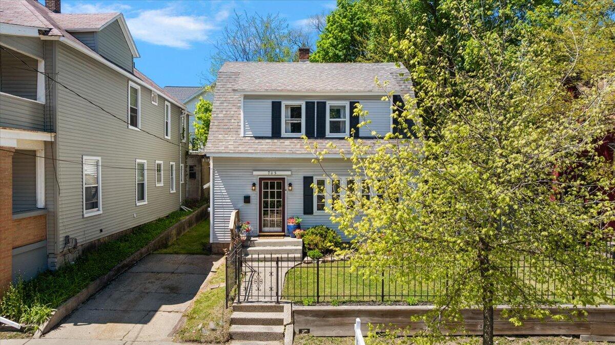 705 Lafayette Avenue NE