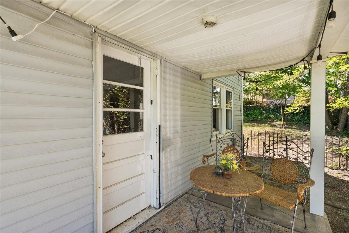 705 Lafayette Avenue NE
