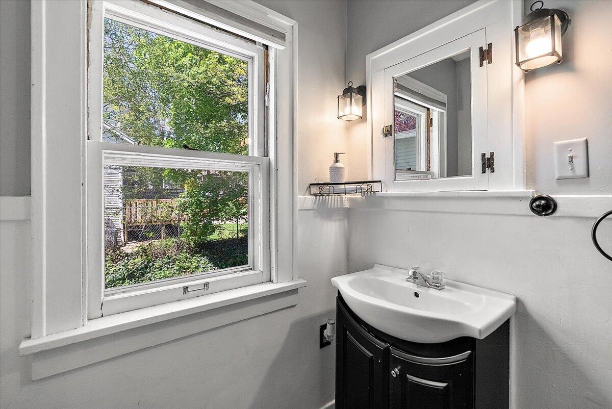 705 Lafayette Avenue NE