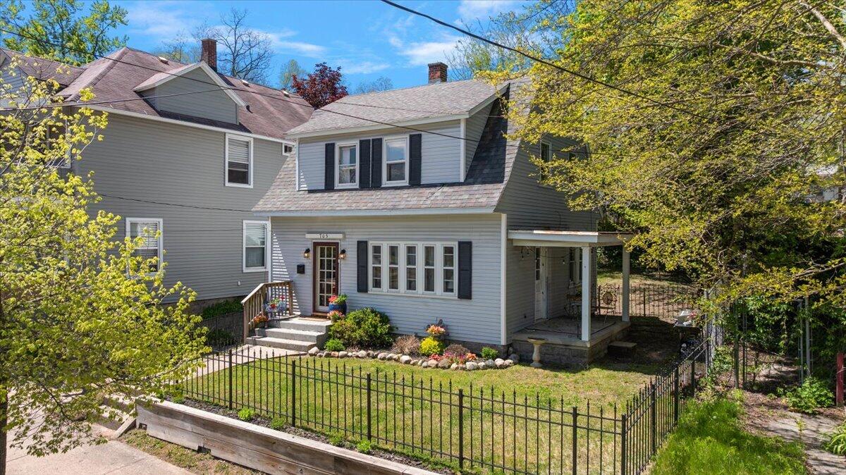705 Lafayette Avenue NE