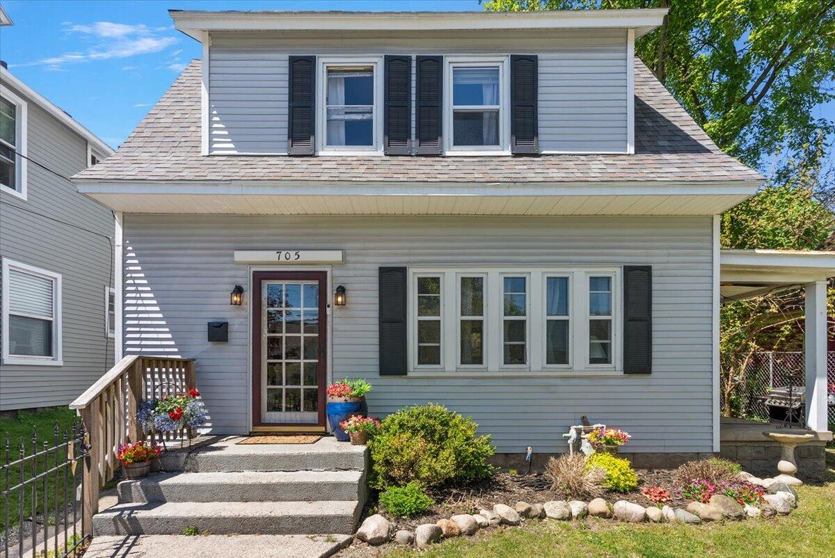 705 Lafayette Avenue NE