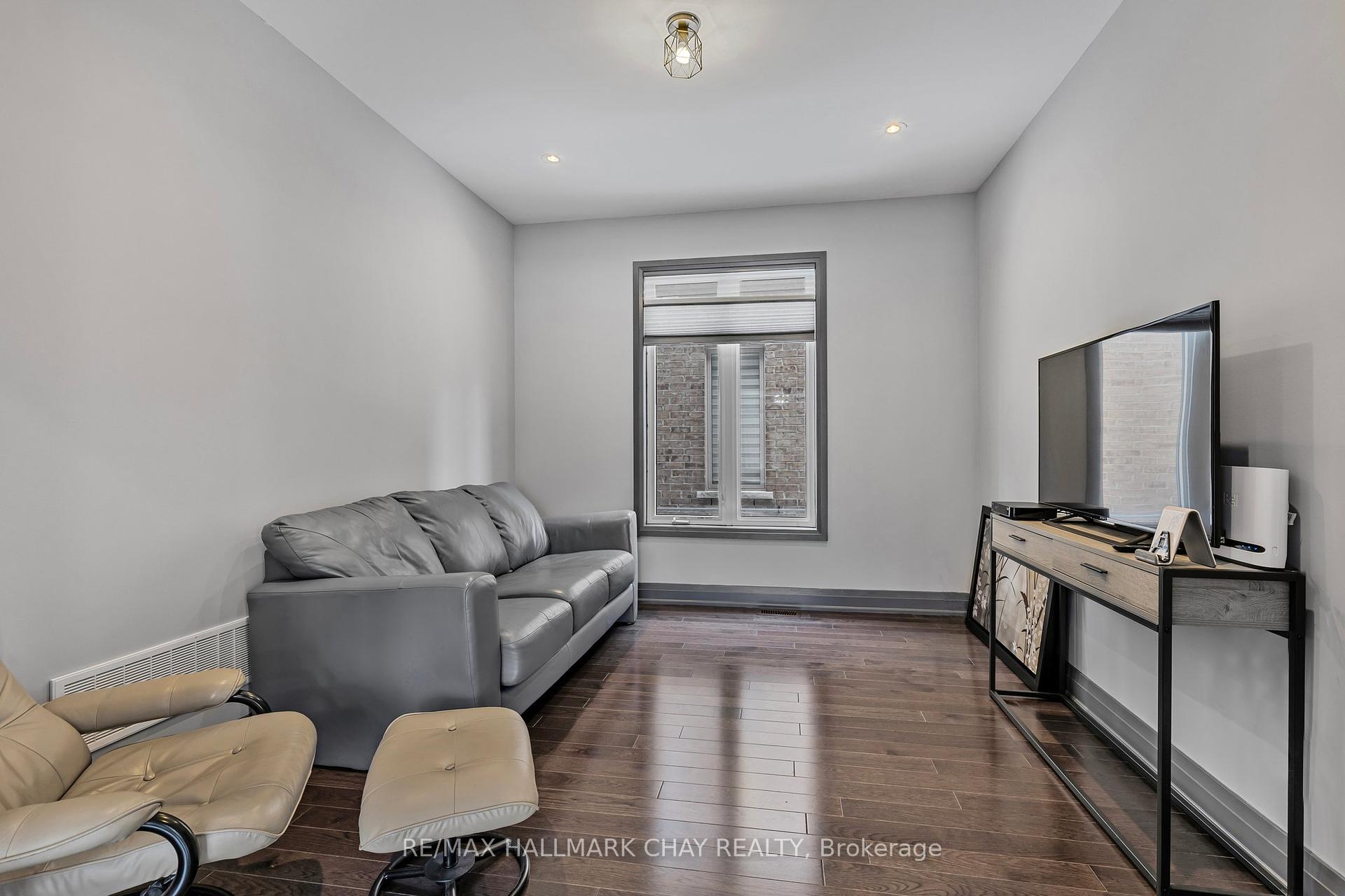 43 Walls Cres