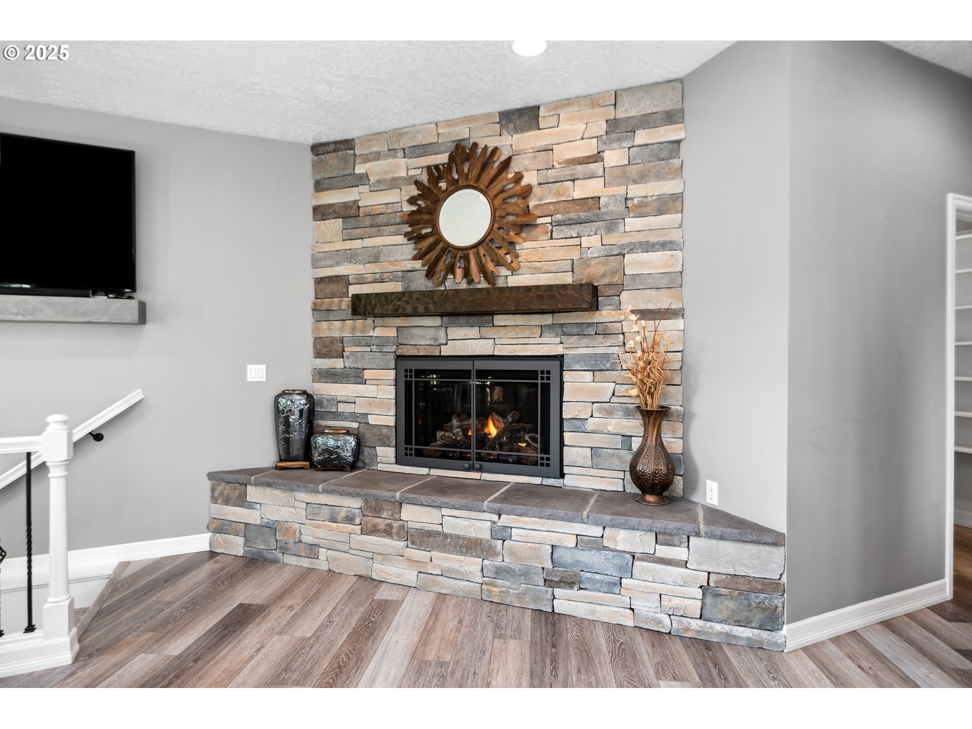201 Thompson DR