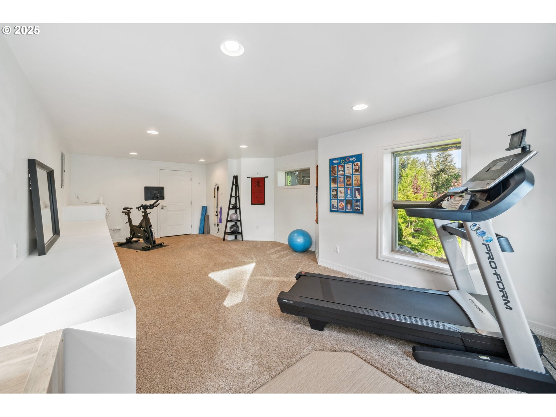 201 Thompson DR