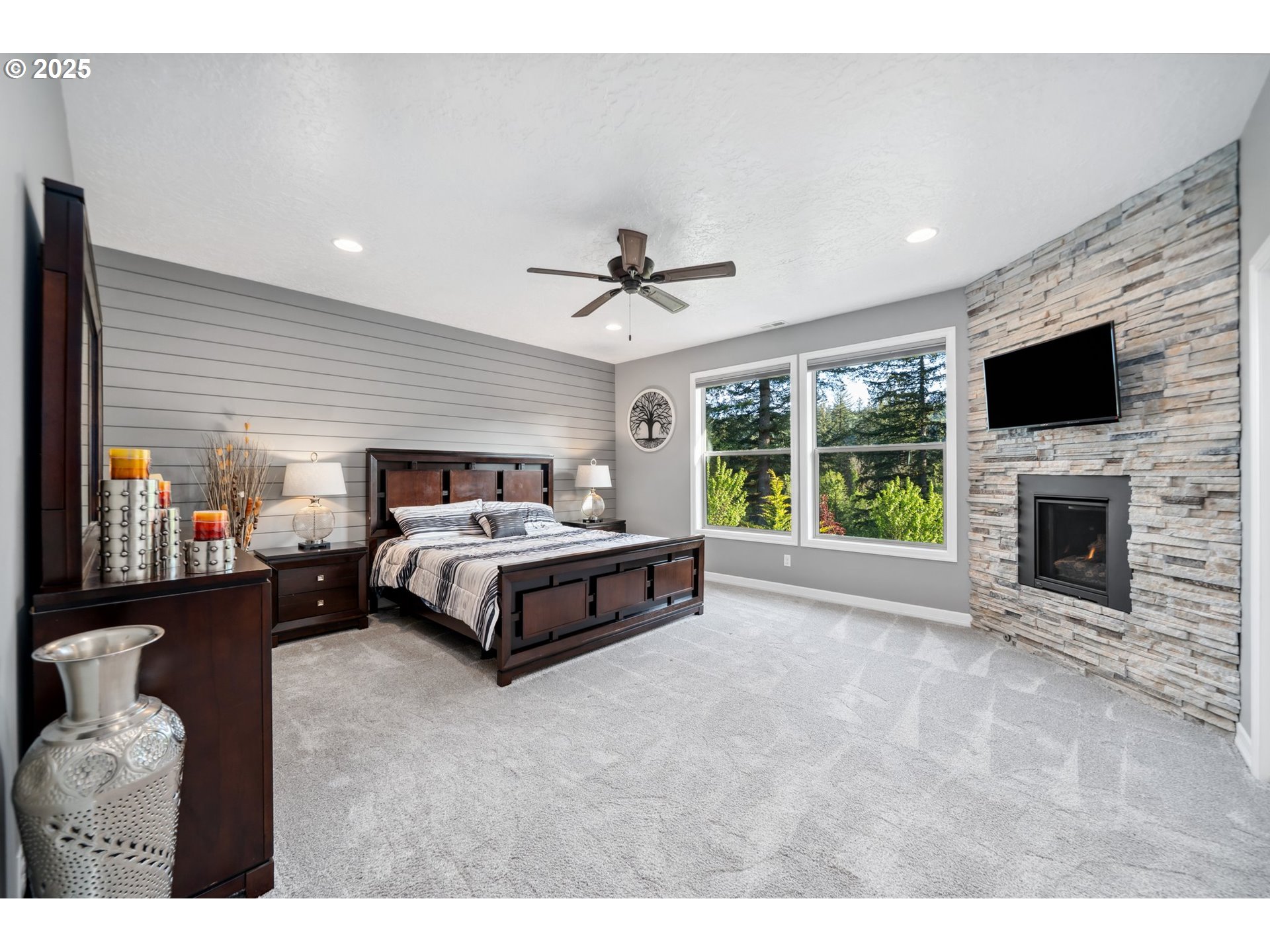 201 Thompson DR