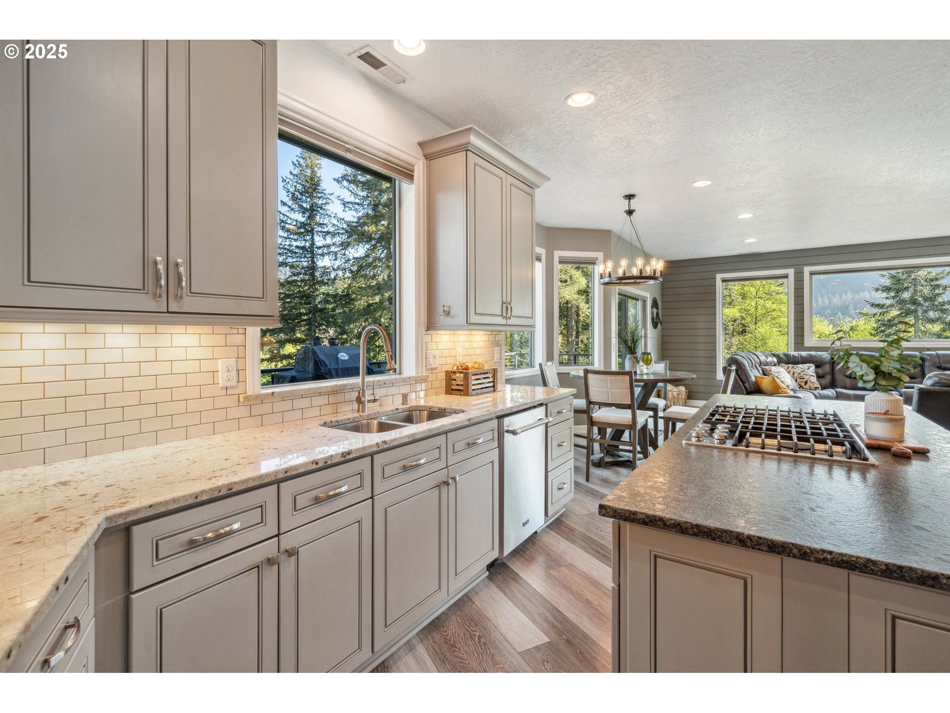 201 Thompson DR