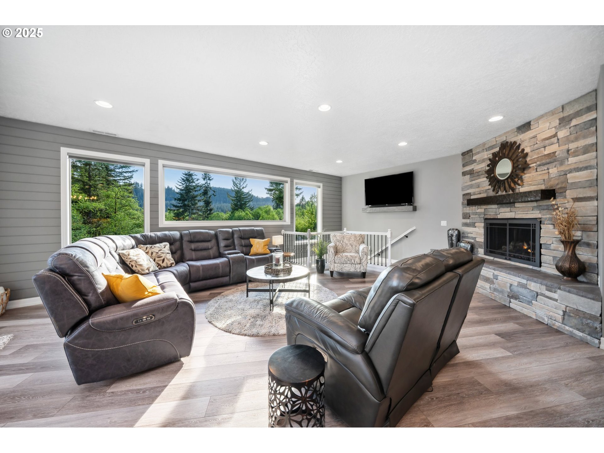 201 Thompson DR