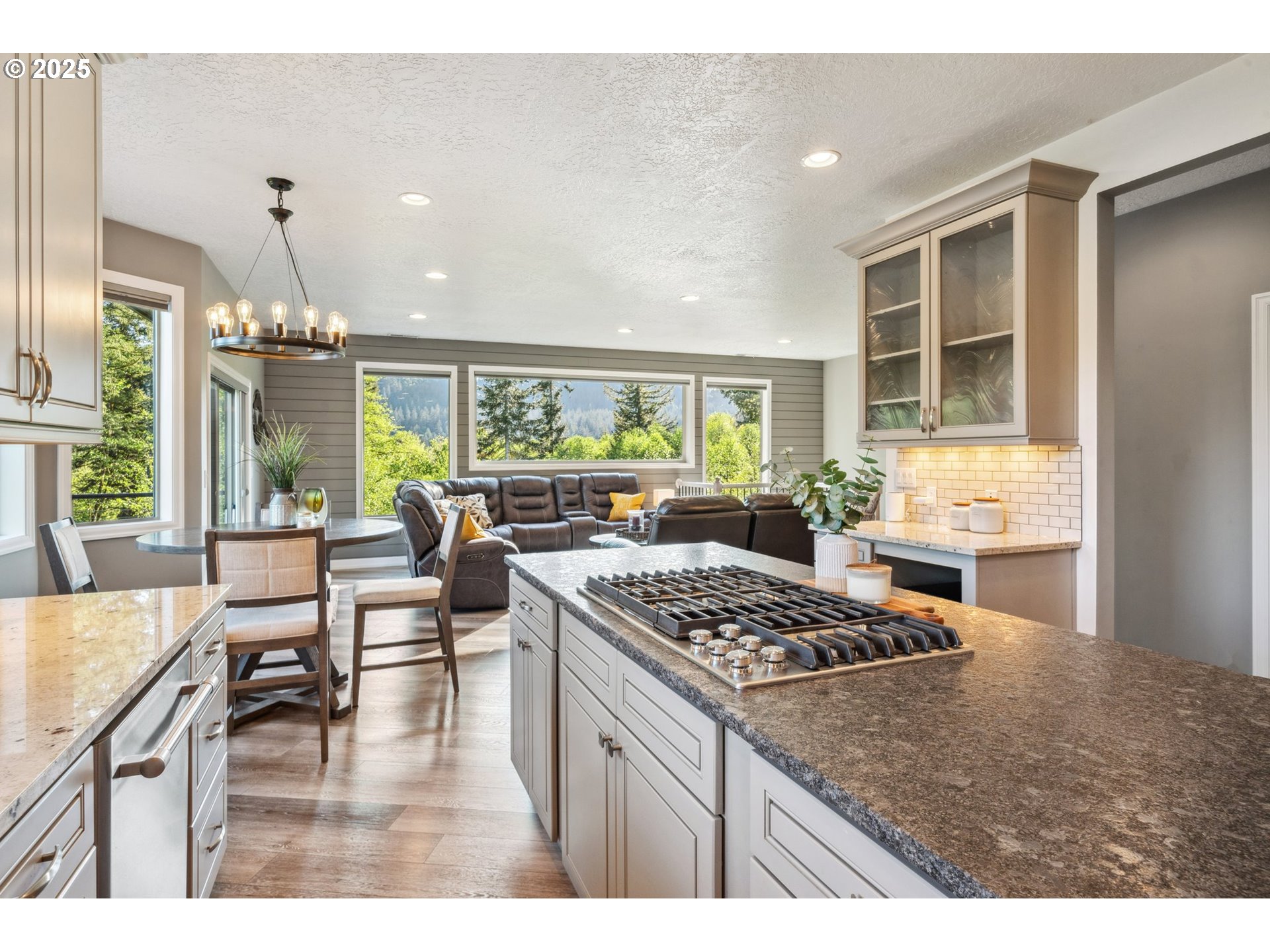 201 Thompson DR