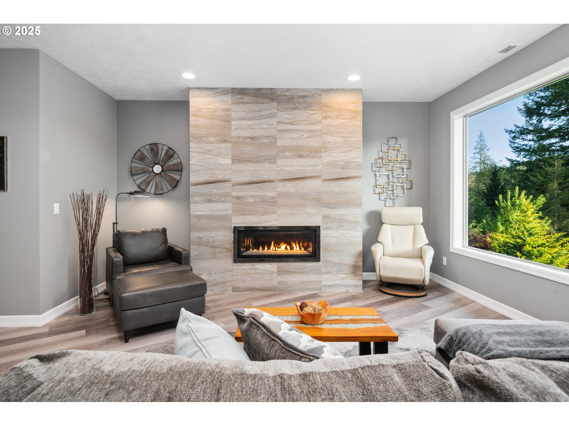201 Thompson DR