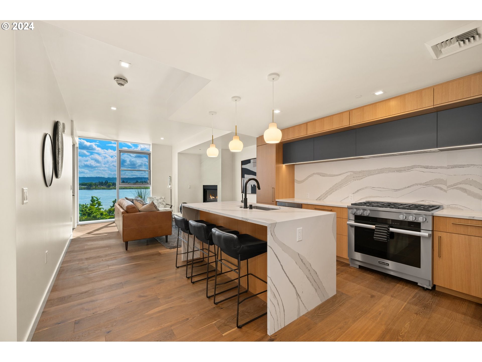 590 WATERFRONT WAY 204