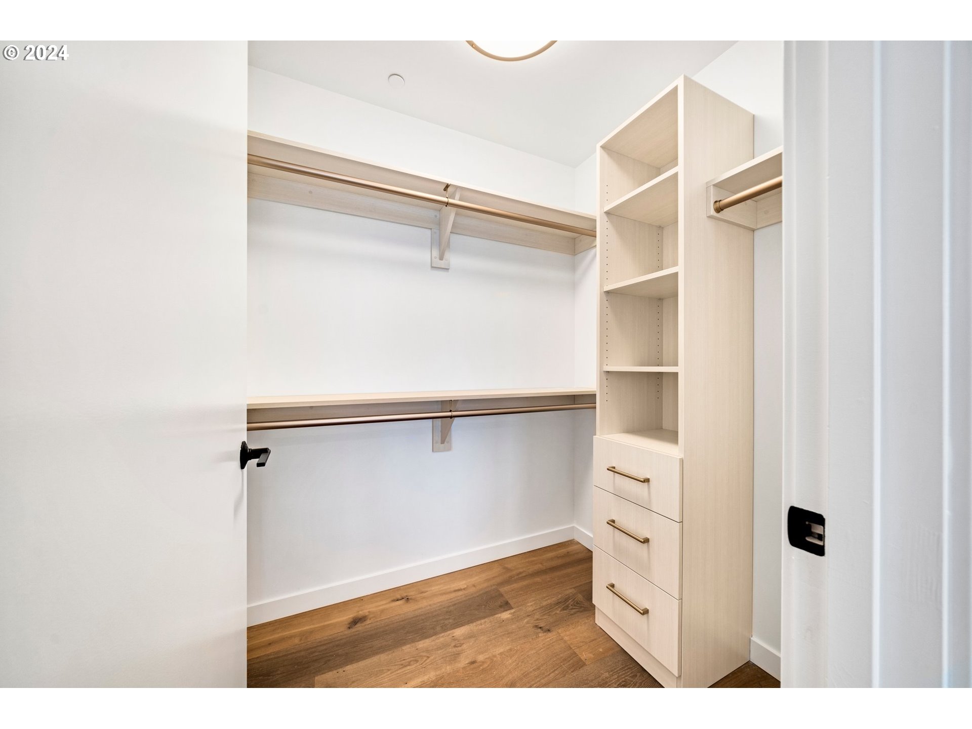 590 WATERFRONT WAY 204