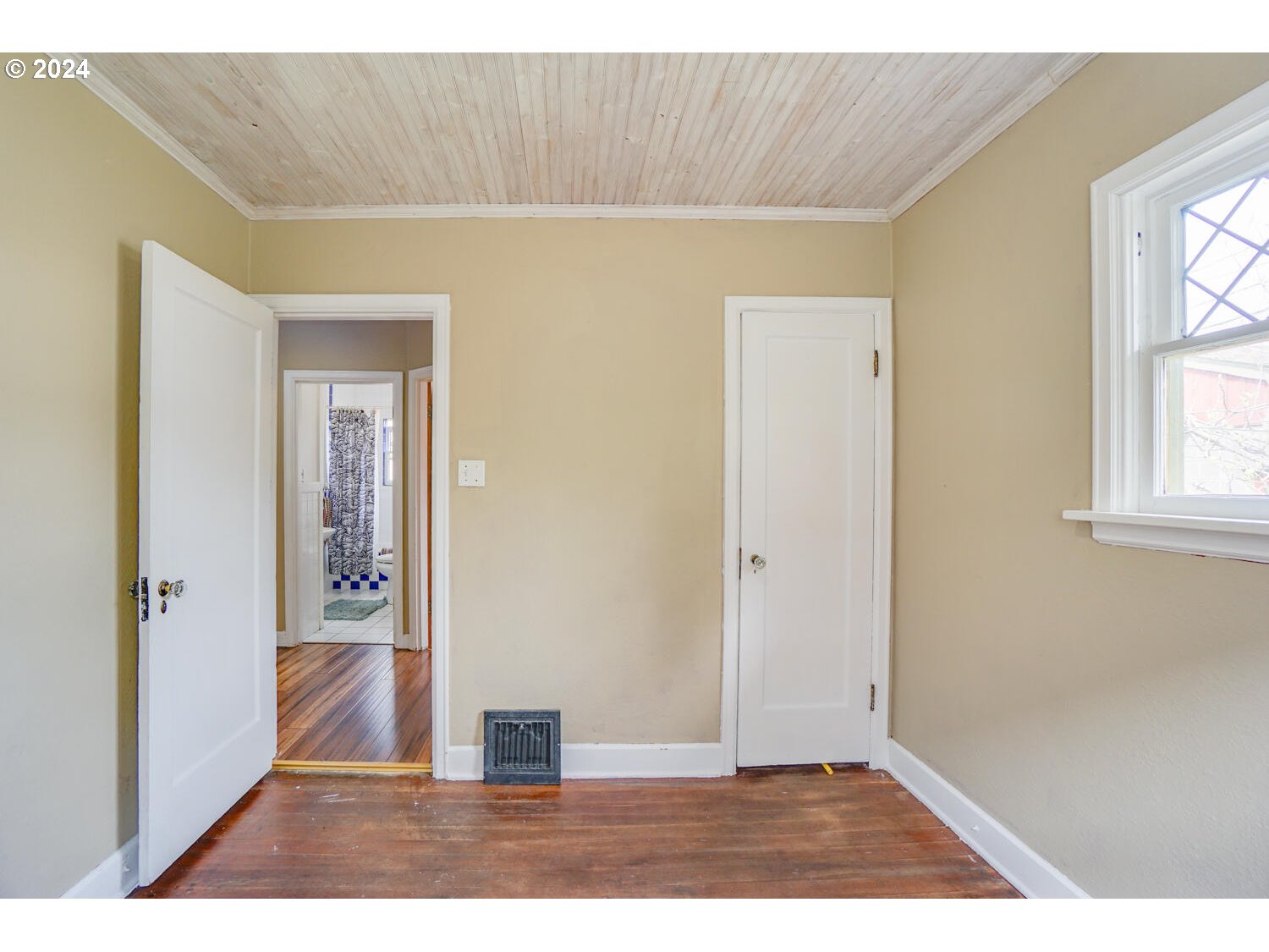 212 W FOURTH PLAIN BLVD