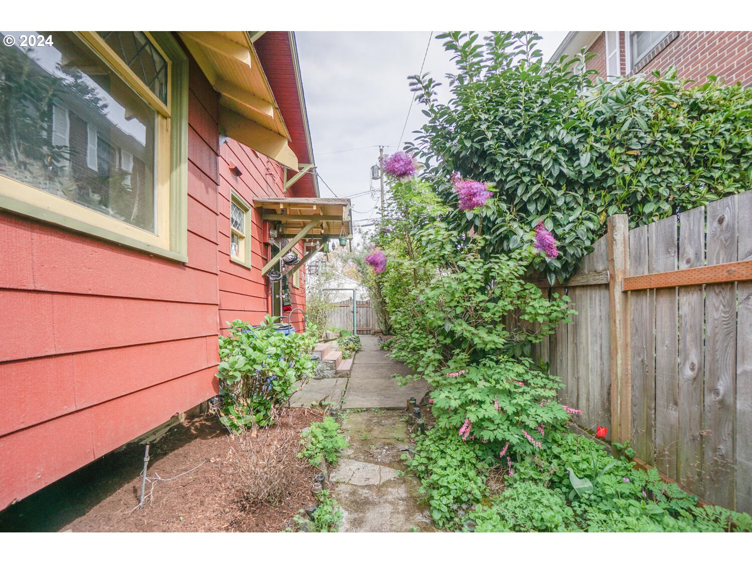 212 W FOURTH PLAIN BLVD