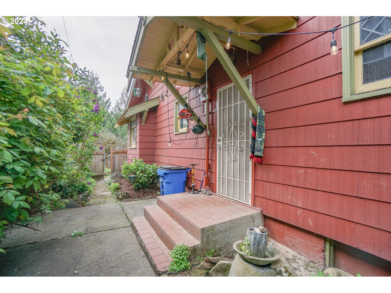 212 W FOURTH PLAIN BLVD