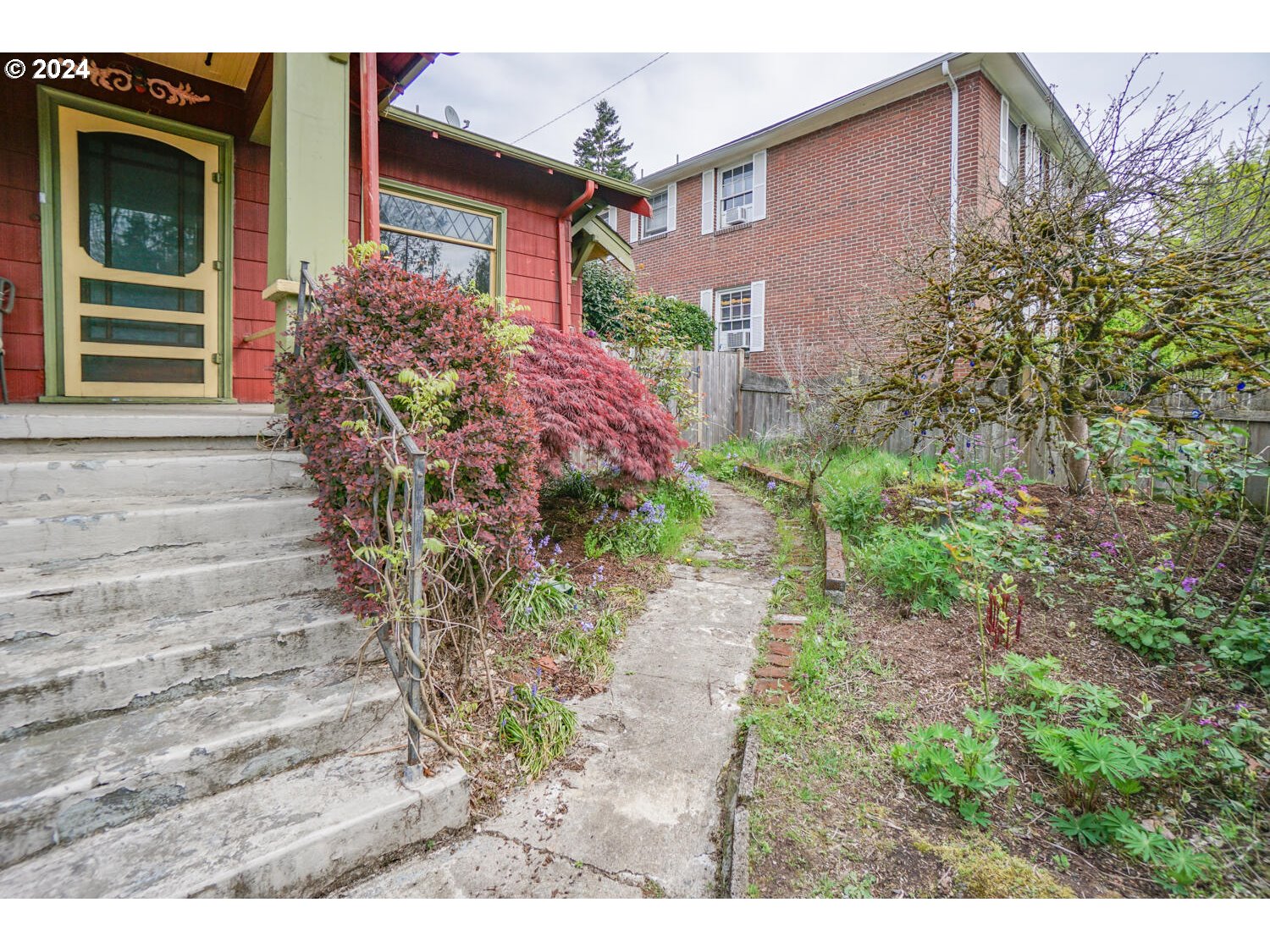 212 W FOURTH PLAIN BLVD
