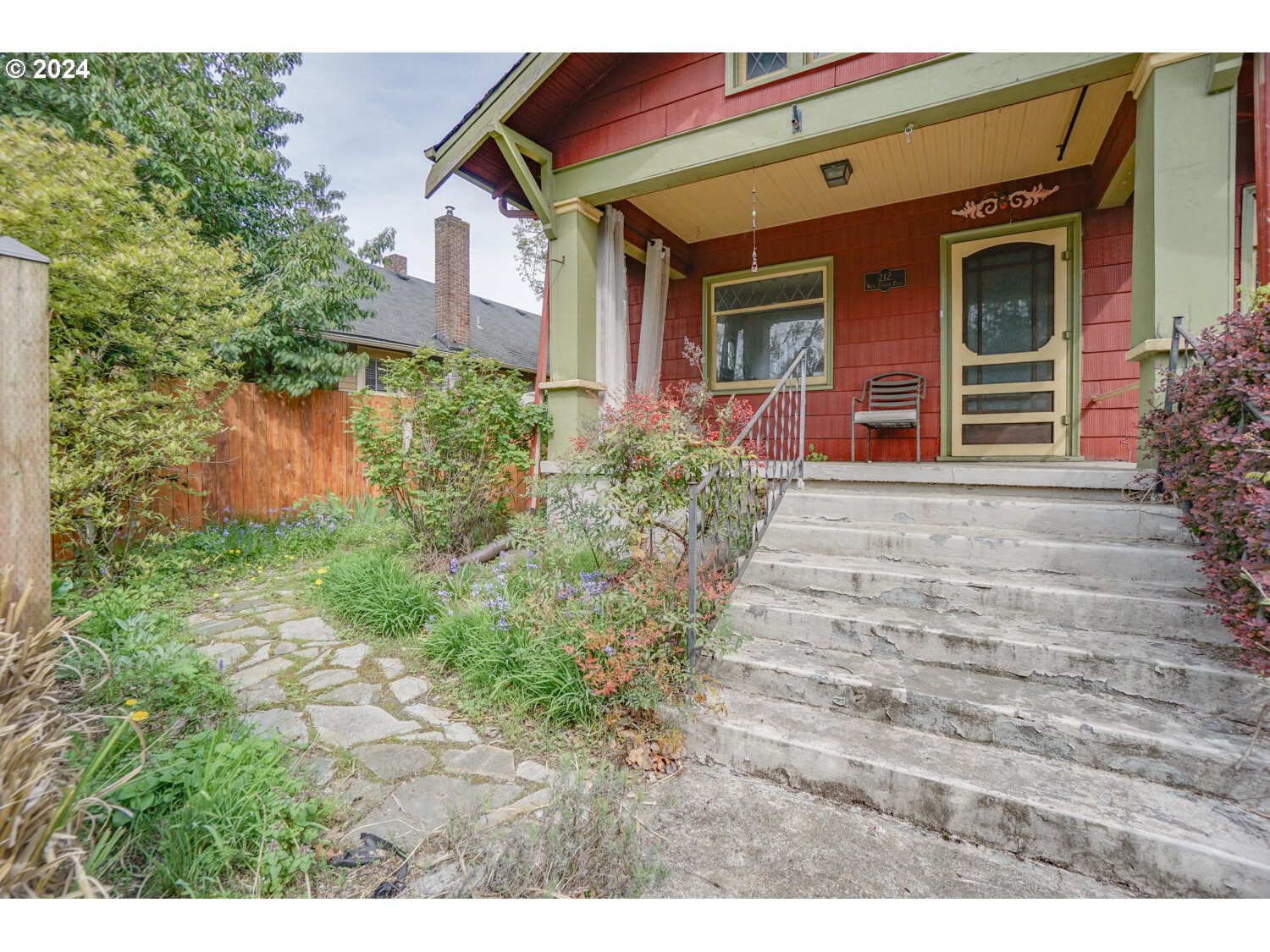 212 W FOURTH PLAIN BLVD