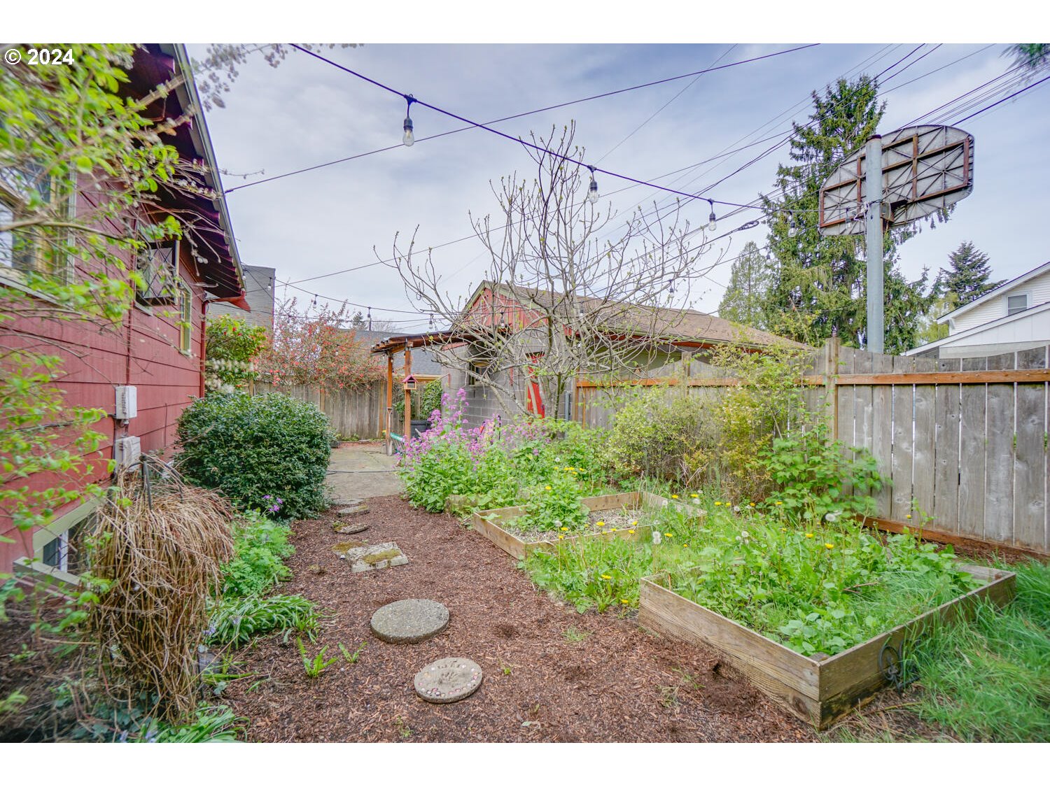 212 W FOURTH PLAIN BLVD