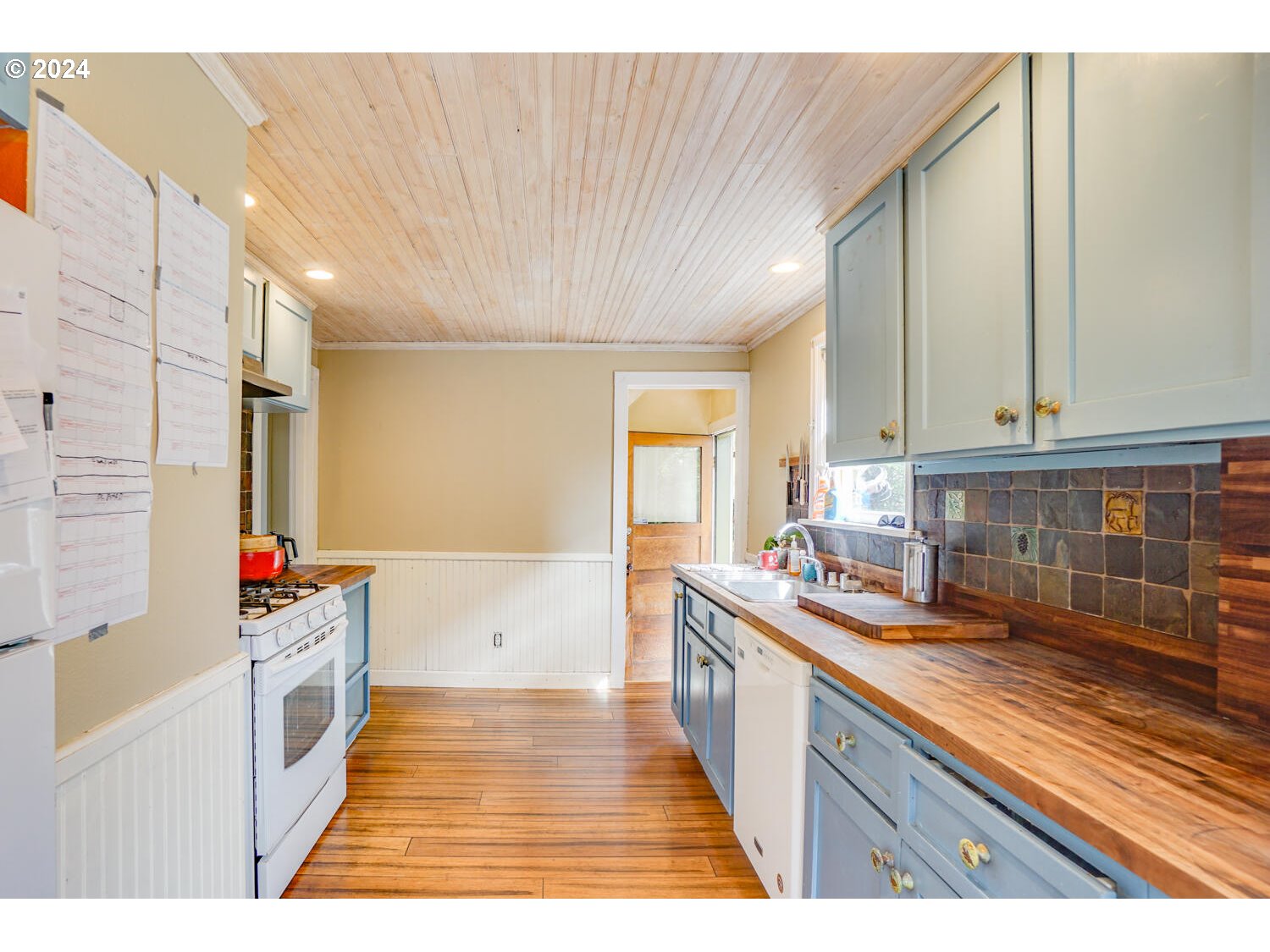 212 W FOURTH PLAIN BLVD