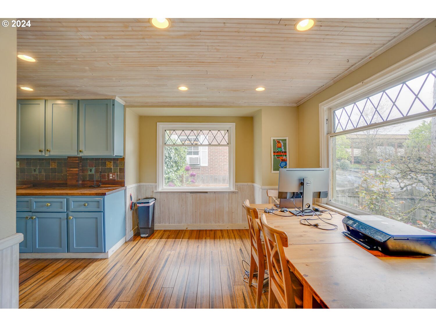212 W FOURTH PLAIN BLVD