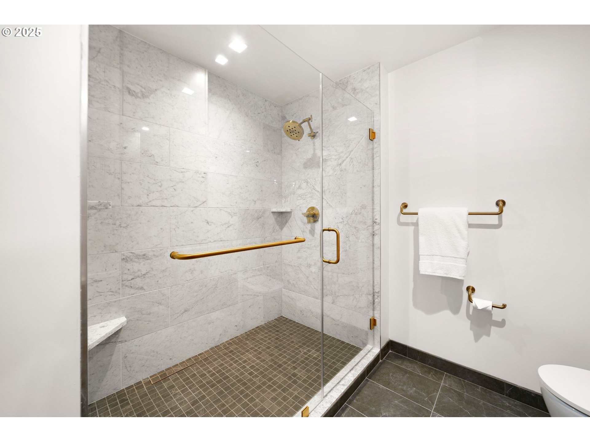 590 WATERFRONT WAY 404