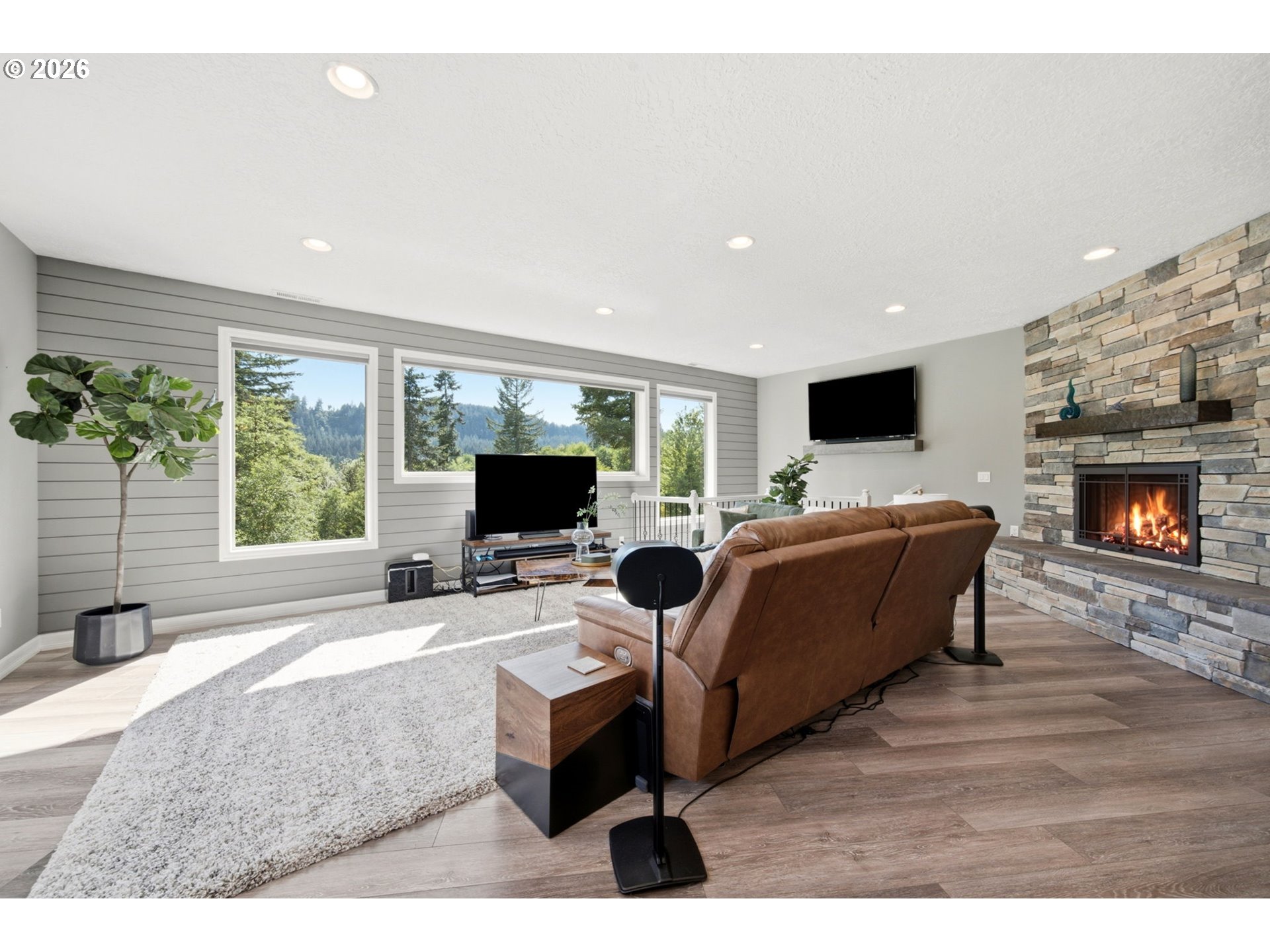 201 THOMPSON DR