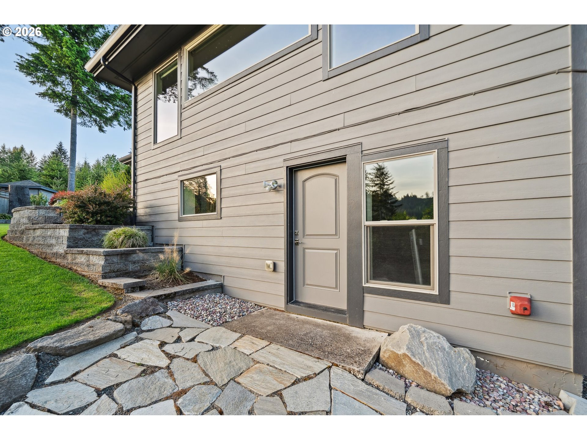 201 THOMPSON DR