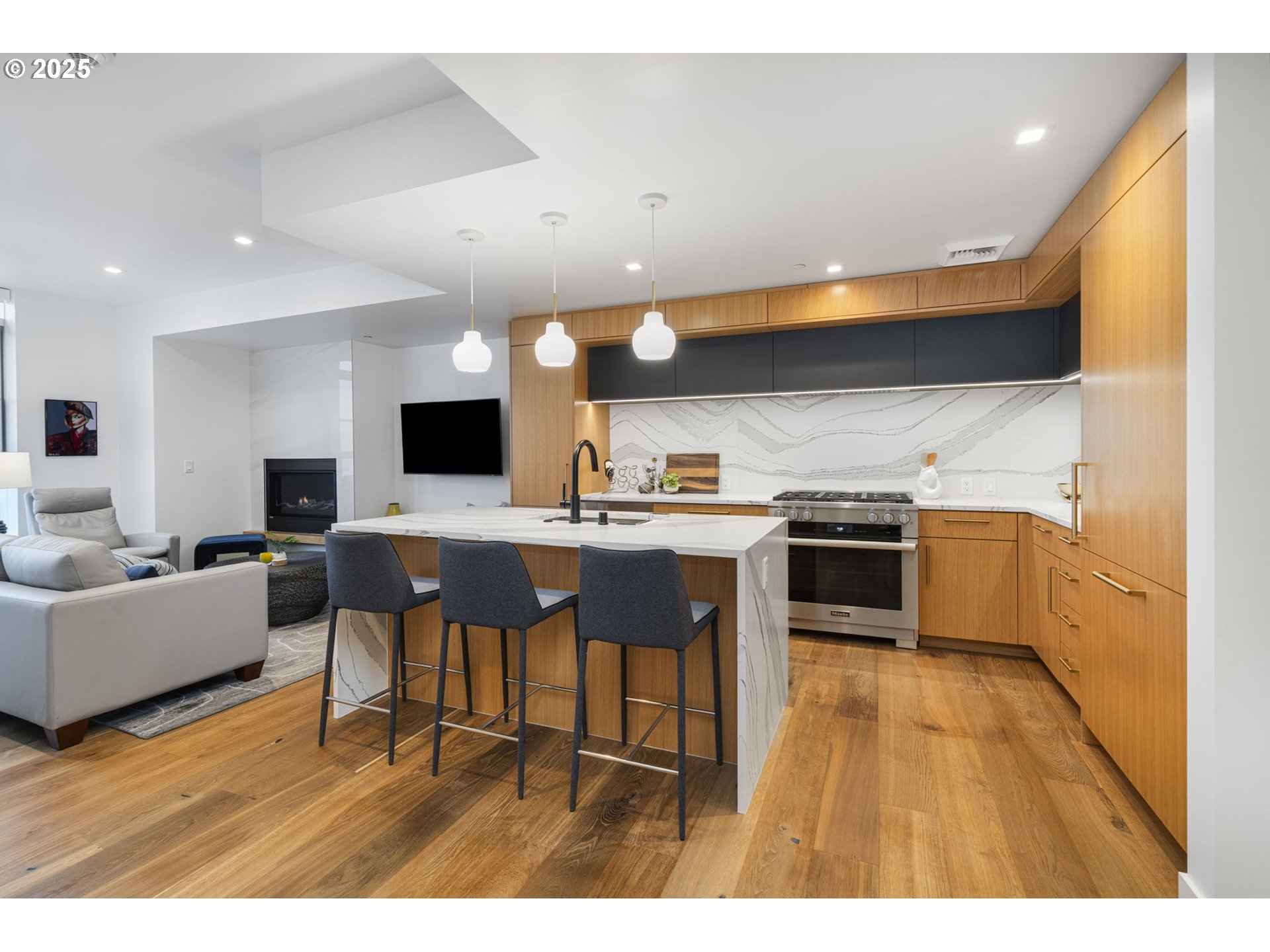 590 WATERFRONT WAY 604