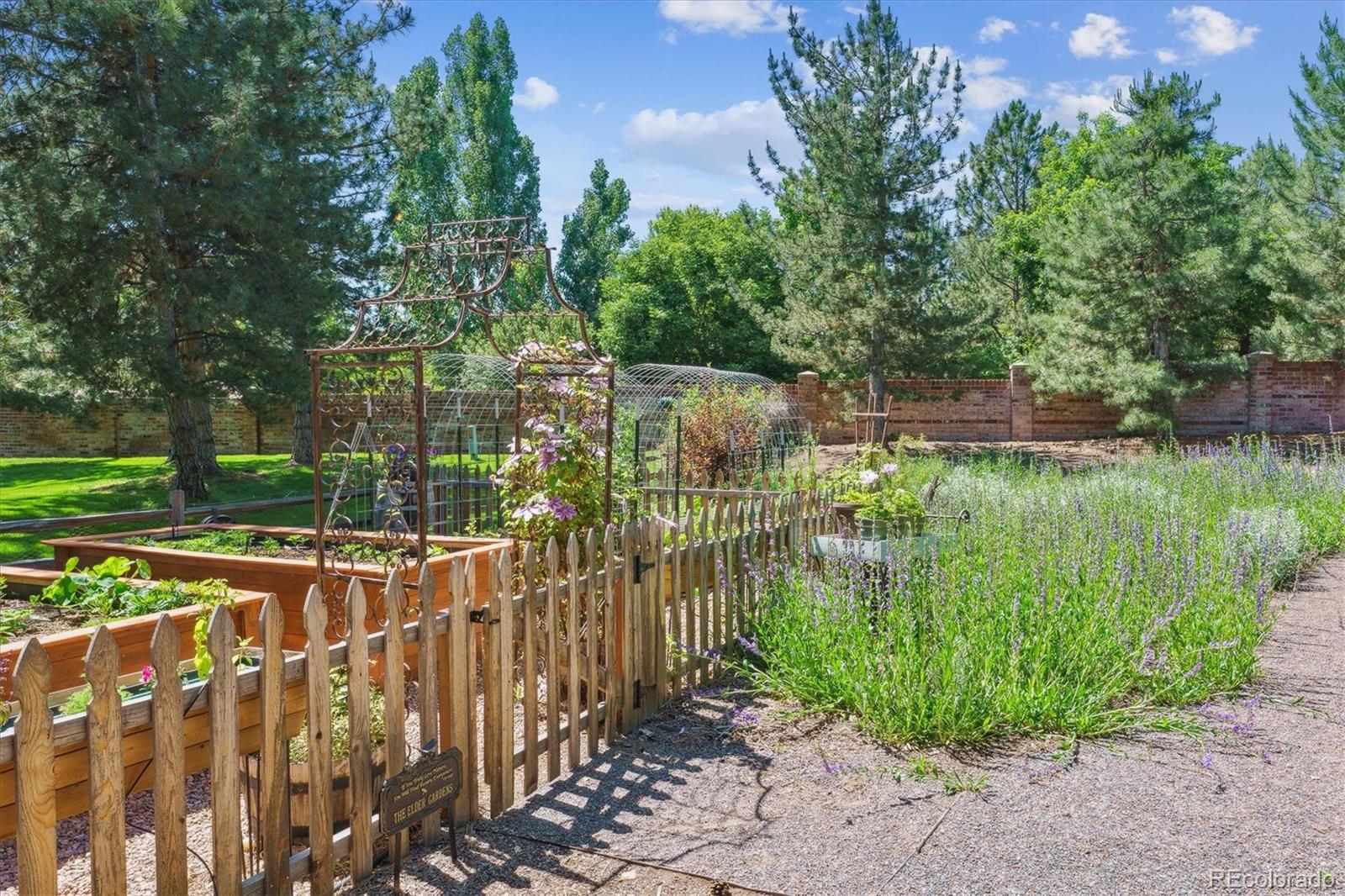 4484 W Cottonwood Place