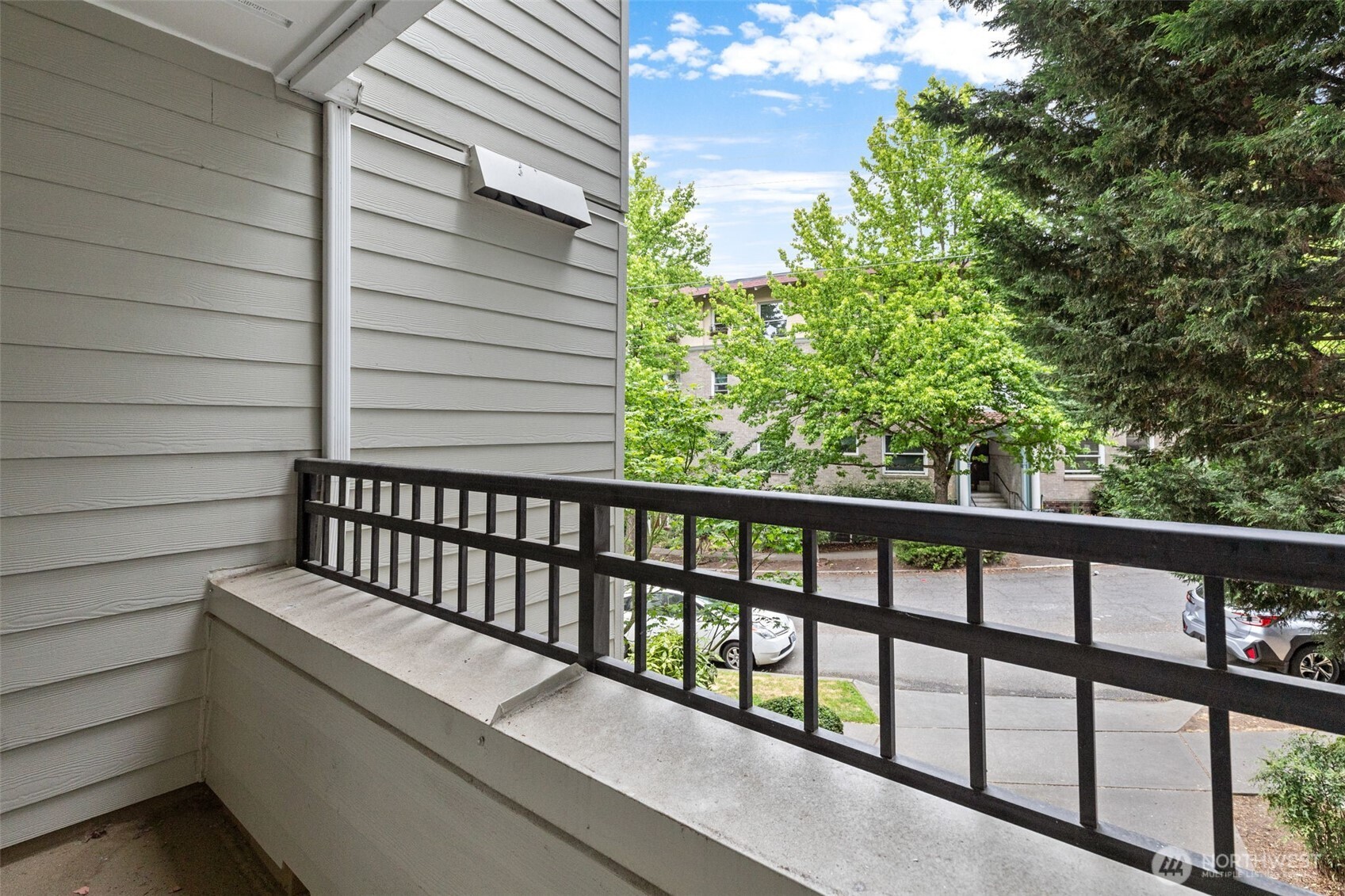232 Belmont Avenue E Unit: #201