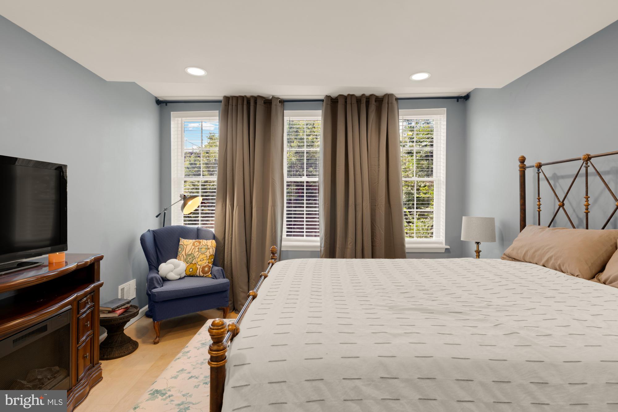 1037 S HANOVER STREET