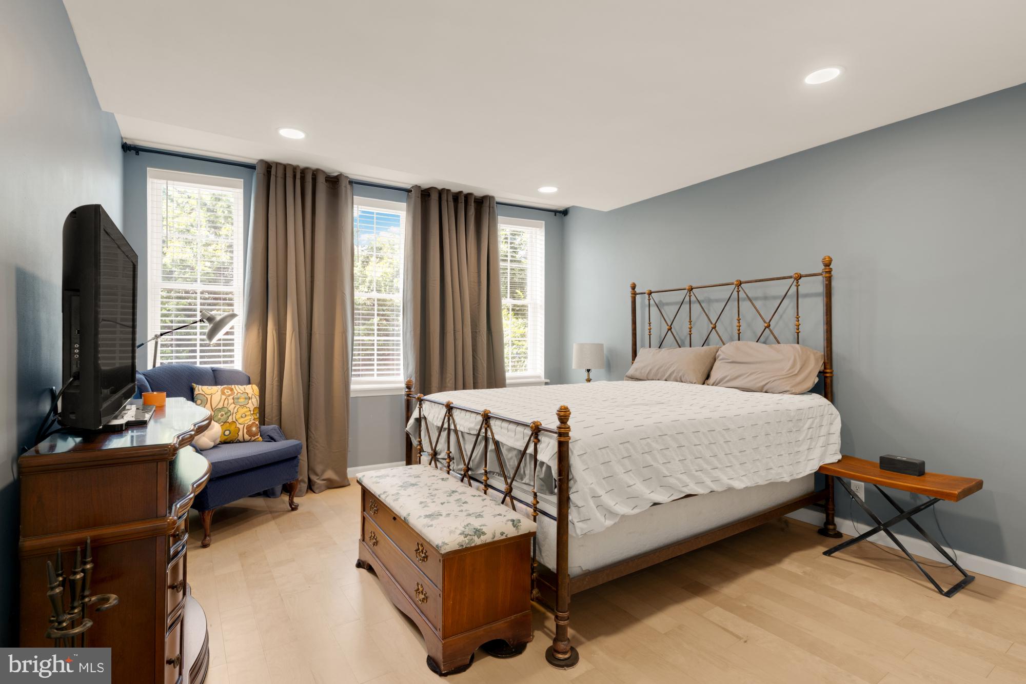 1037 S HANOVER STREET