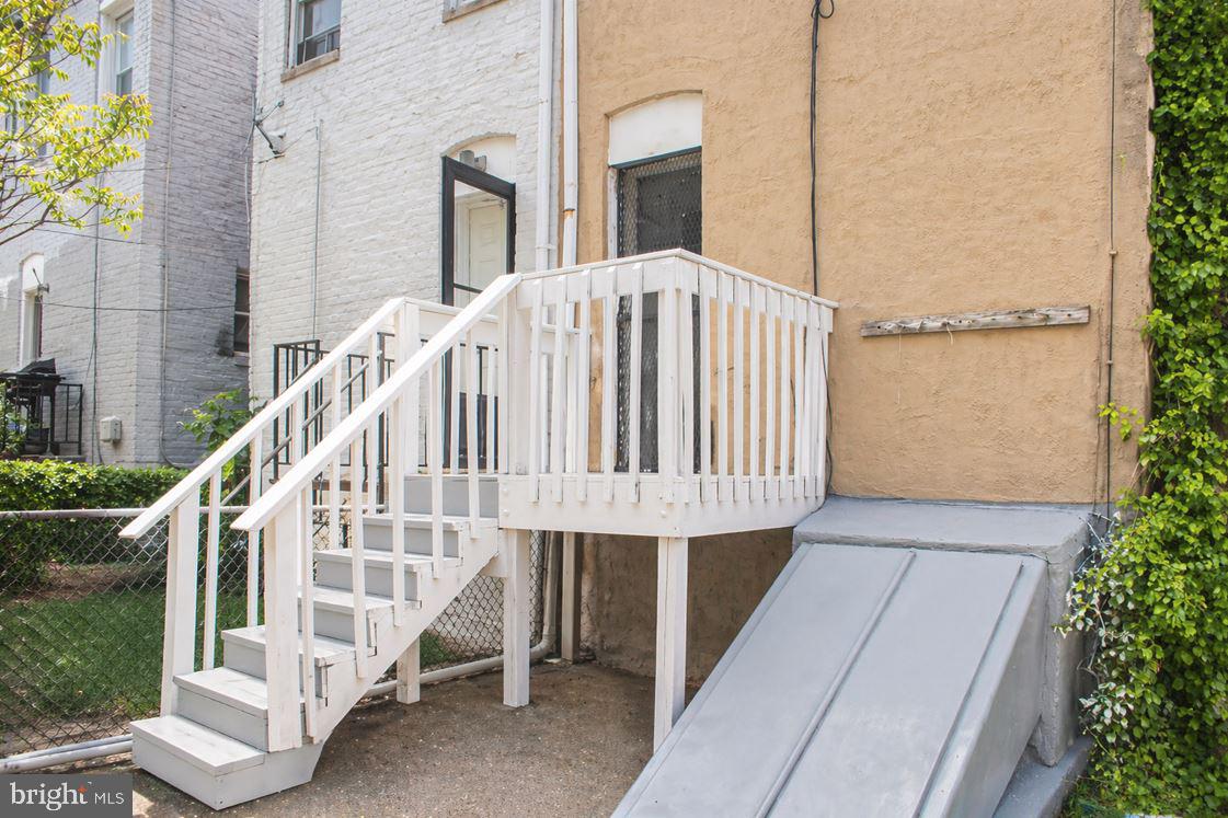 2609 LAURETTA AVENUE