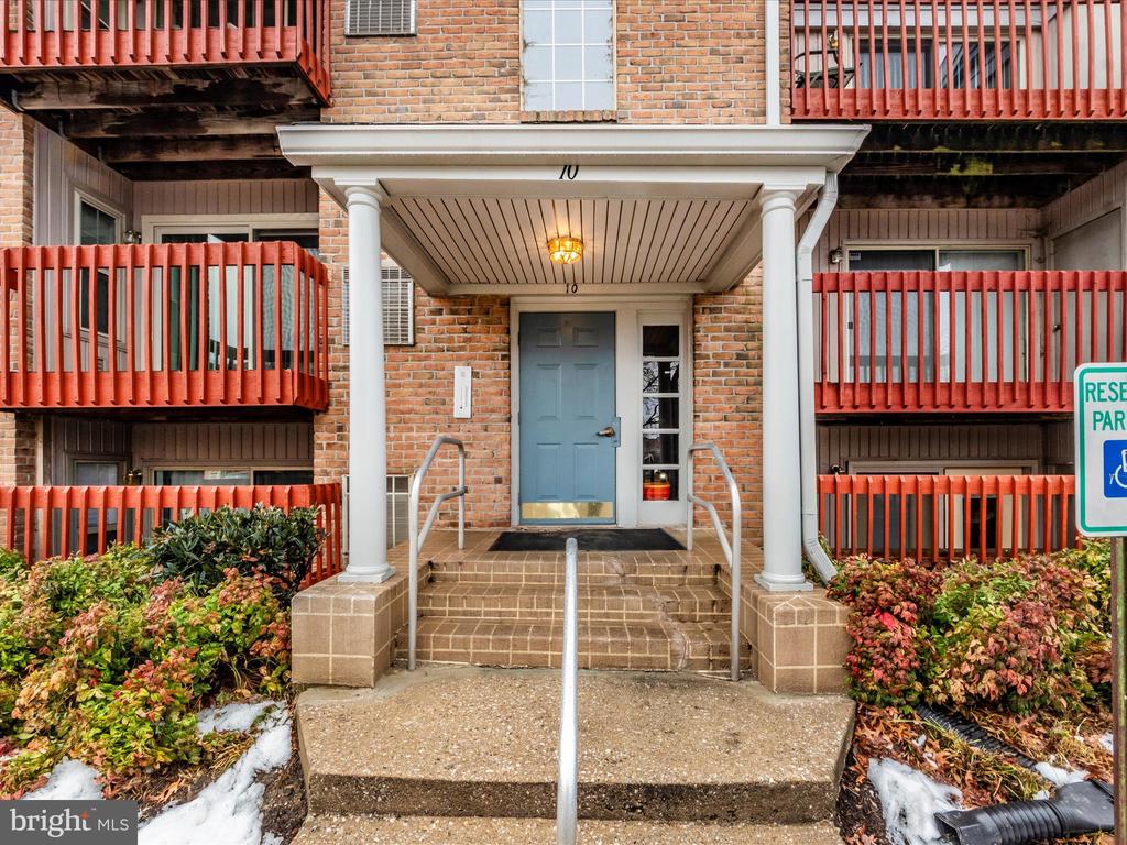 10 Cloverwood #203
