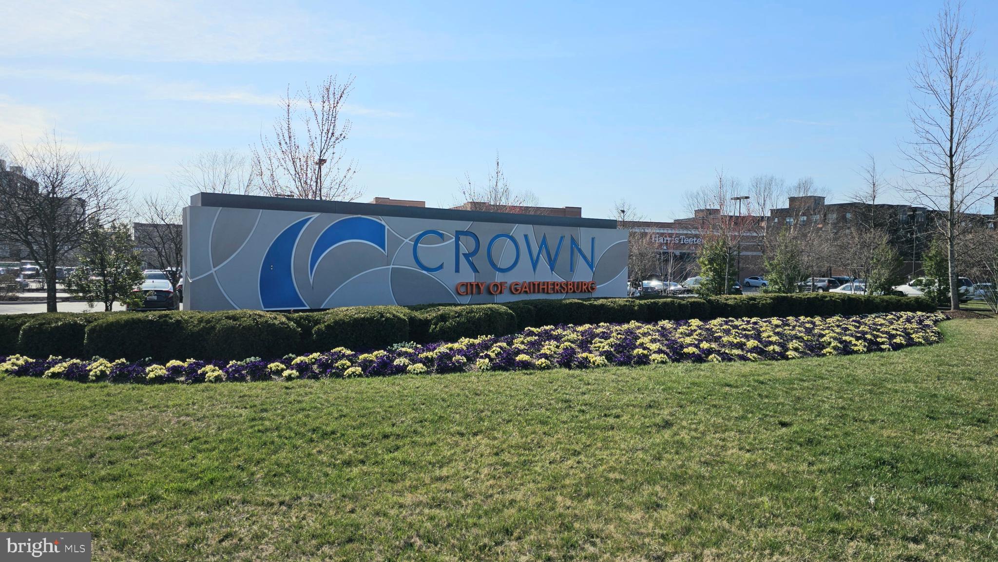 310 High Gables Dr #204