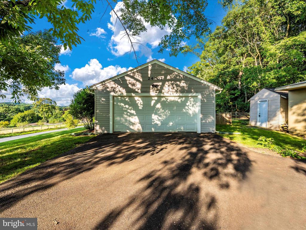 24007 Stringtown Rd