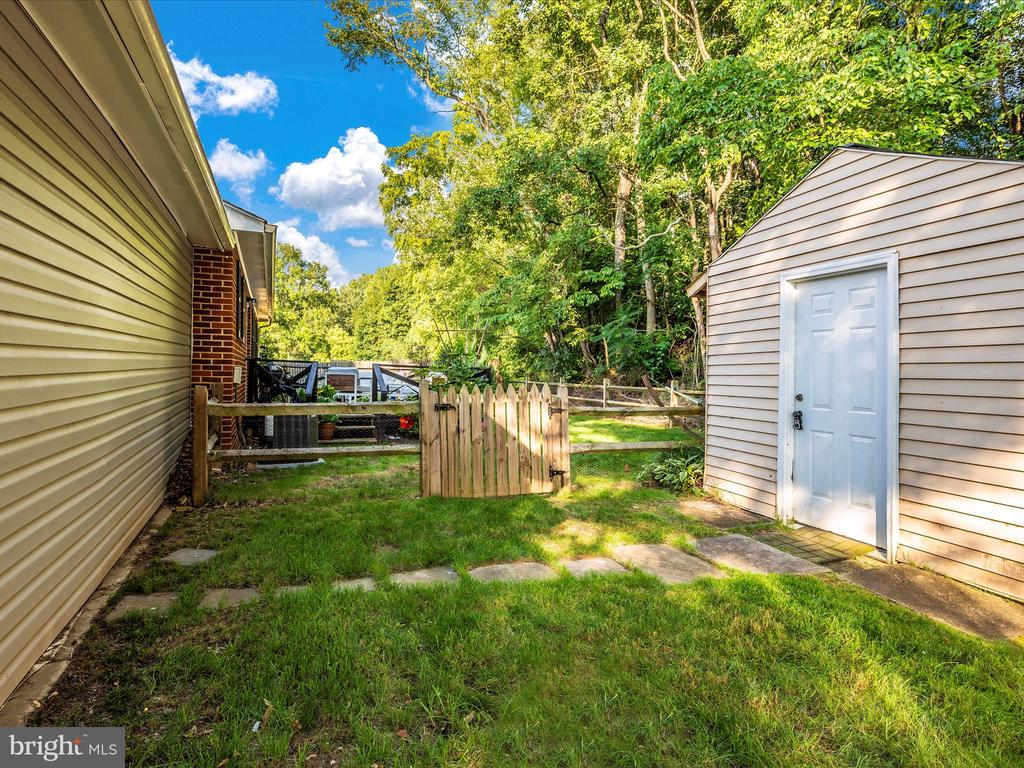 24007 Stringtown Rd
